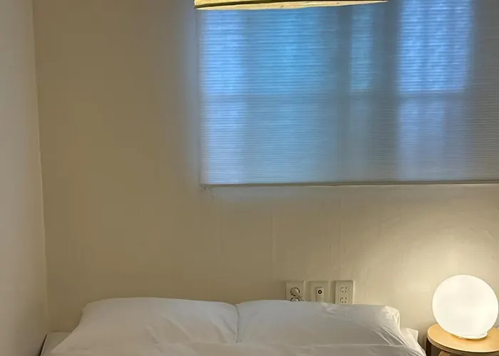 New Open 7-min Walk From Dmc Station, Airport Railroad Direct Line, Hongdae Entrance Station 1 Stop, 3 Bedrooms, 1 Bathroom *